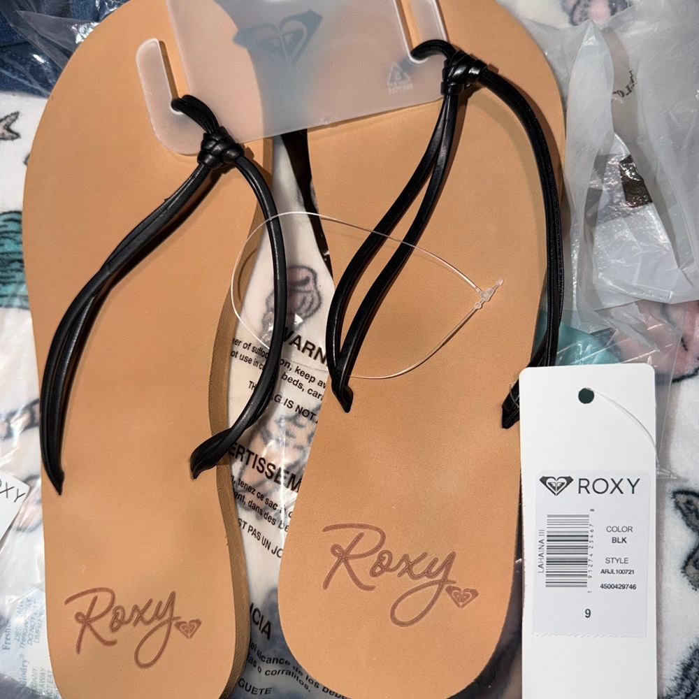 Roxy Women's Black Strappy Flip Flops with Tan Footbed